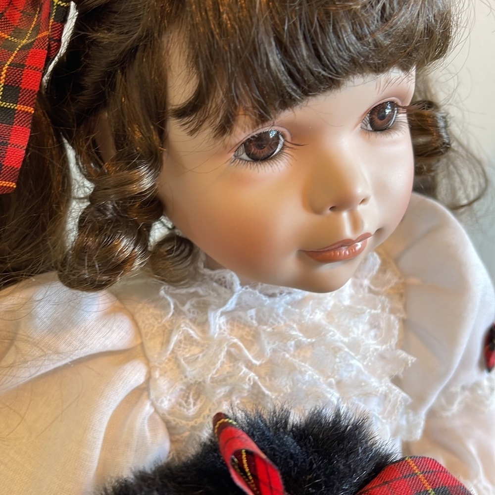 The Hamilton collection McKenzie doll - Picture 9 of 14